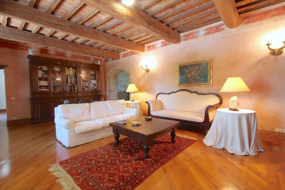 Elysian Escape a Paradise — 4-Star Luxury Hotel in San Venanzo, Italy