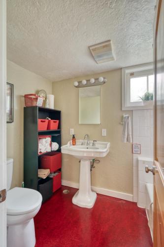 Private Studio with Kitchenette - last minute hotel in Portland