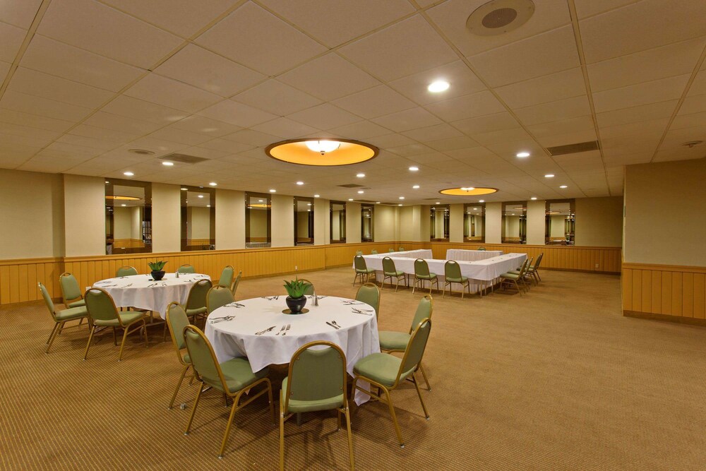 Hilton Garden Inn LAX Los Angeles Airport - photo 16