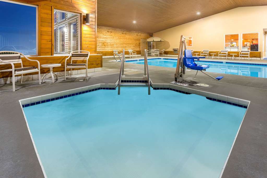AmericInn by Wyndham Boscobel - photo 10