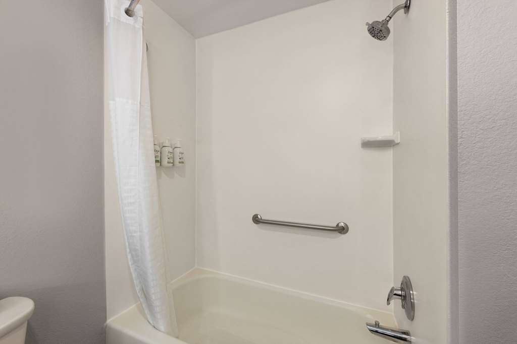 La Quinta Inn and Suites by Wyndham at WaTiki Waterpark - photo 7