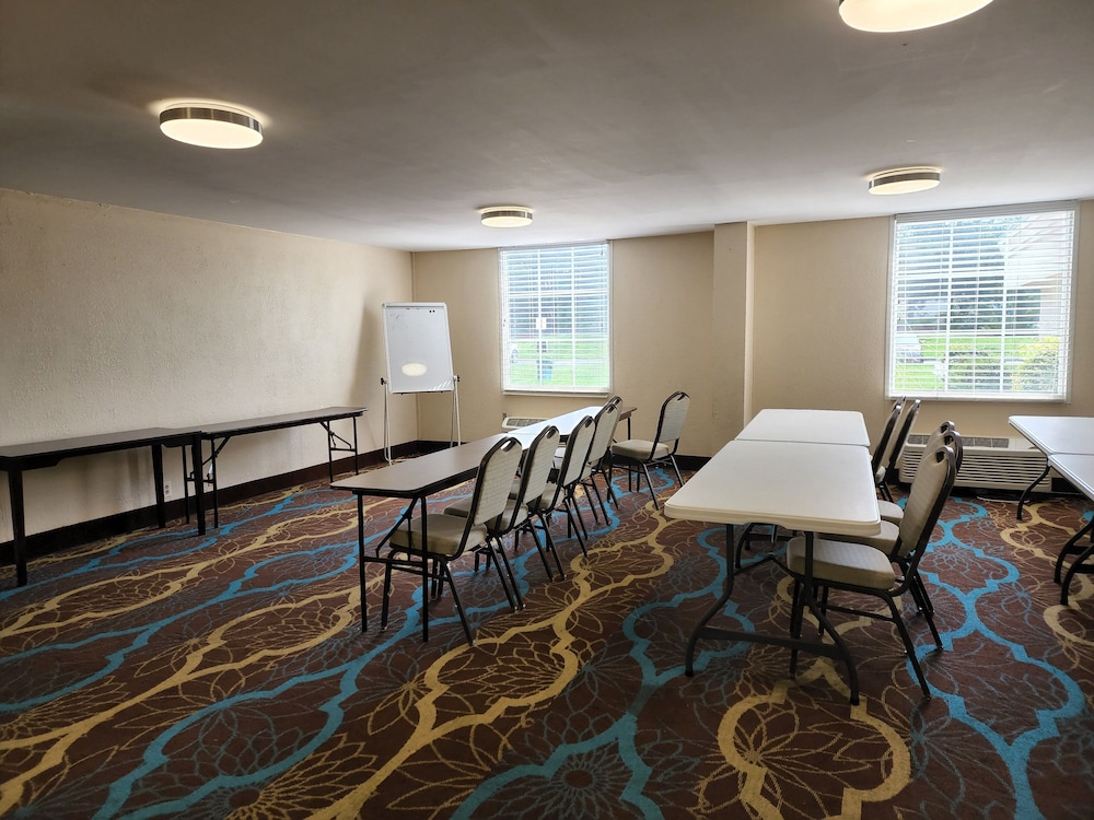 Red Roof Inn Knoxville Central Papermill Road - photo 28