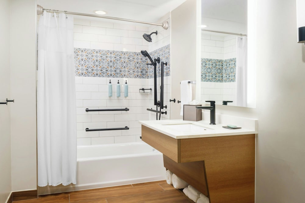 Courtyard by Marriott Oceanside Fort Lauderdale Beach - photo 23