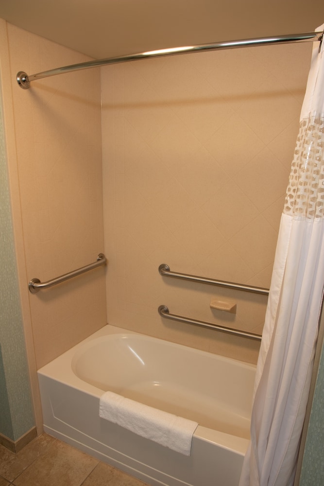 Hampton Inn Fayetteville - photo 32