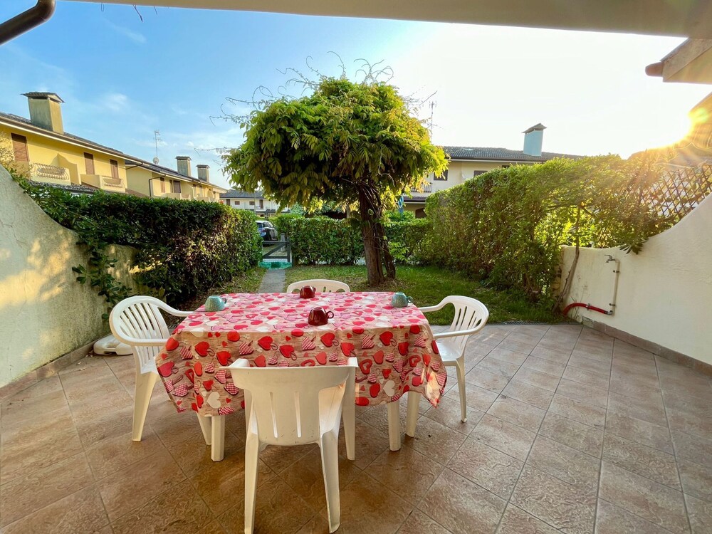 Townhouse With Garden and Shared Pool — 4-Star Luxury Hotel in Caorle, Italy