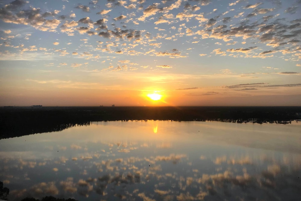 Luxury Condo with Huge Private Balcony on Lake Bryan — 4-Star Luxury Hotel in Orlando, United States