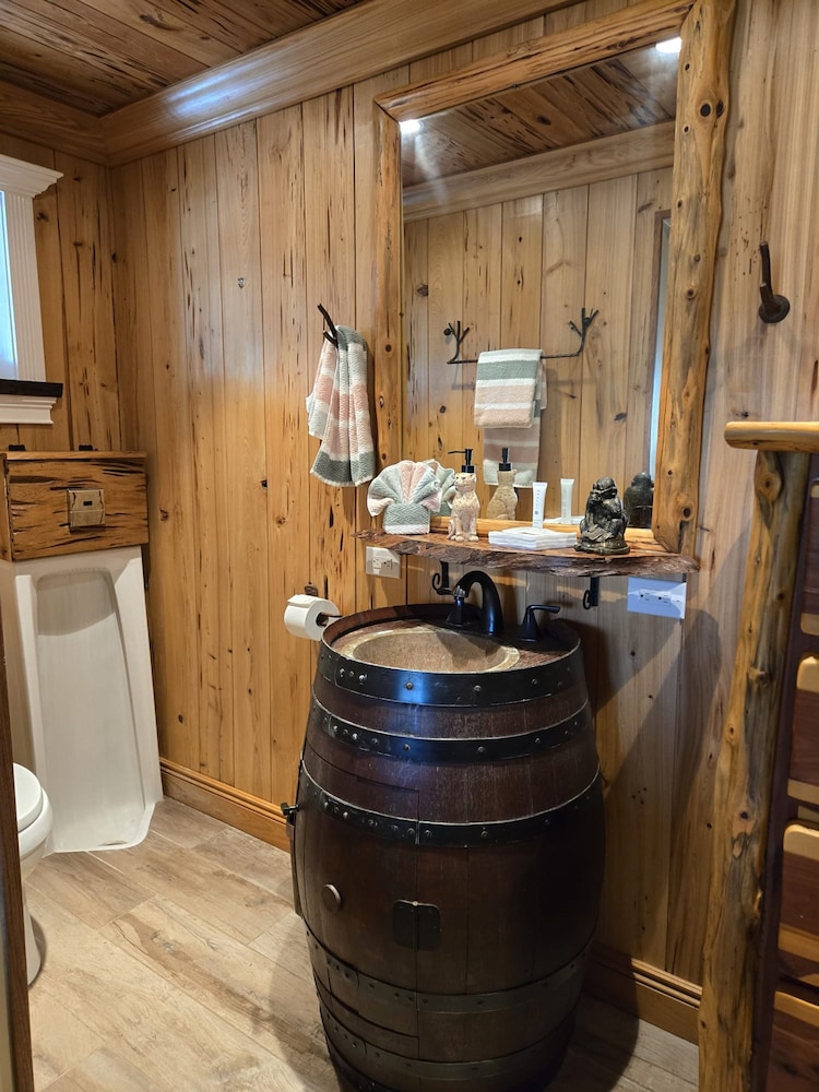 NEW Jungle Paradise Treehouse Suite With Resort Amenities Elevator Access Outdoor Kitchen Lagoon Lazy River Pool RV Hook up - photo 19