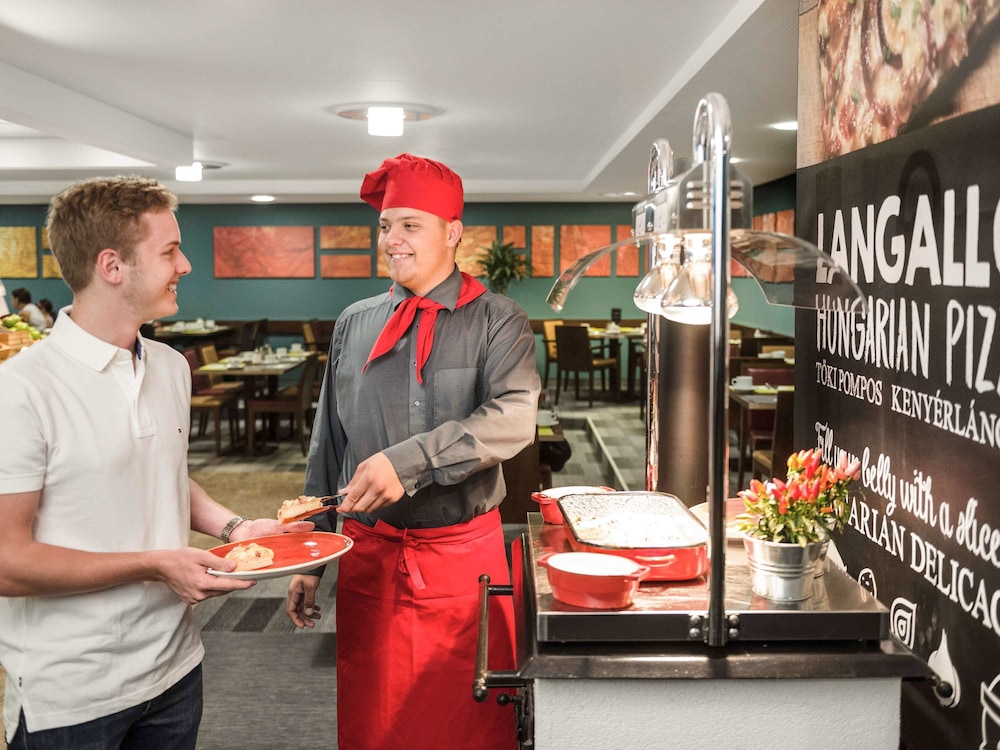 מזון ומשקאות