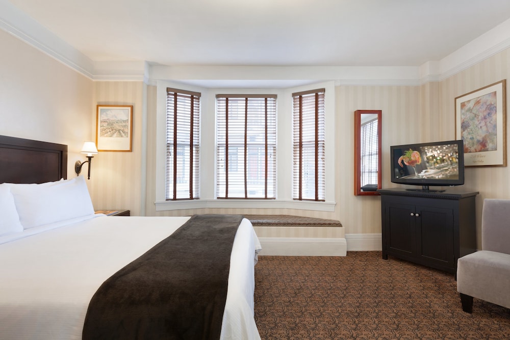 Executive Hotel Vintage Court - photo 10