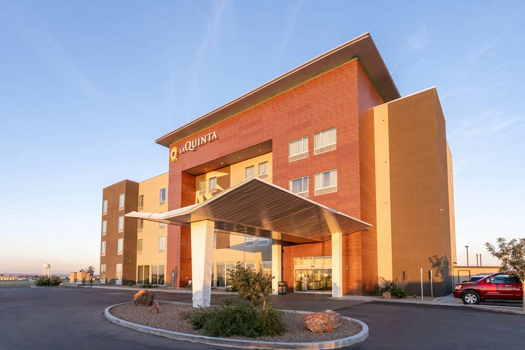 La Quinta Inn & Suites by Wyndham Holbrook Petrified Forest - photo 2
