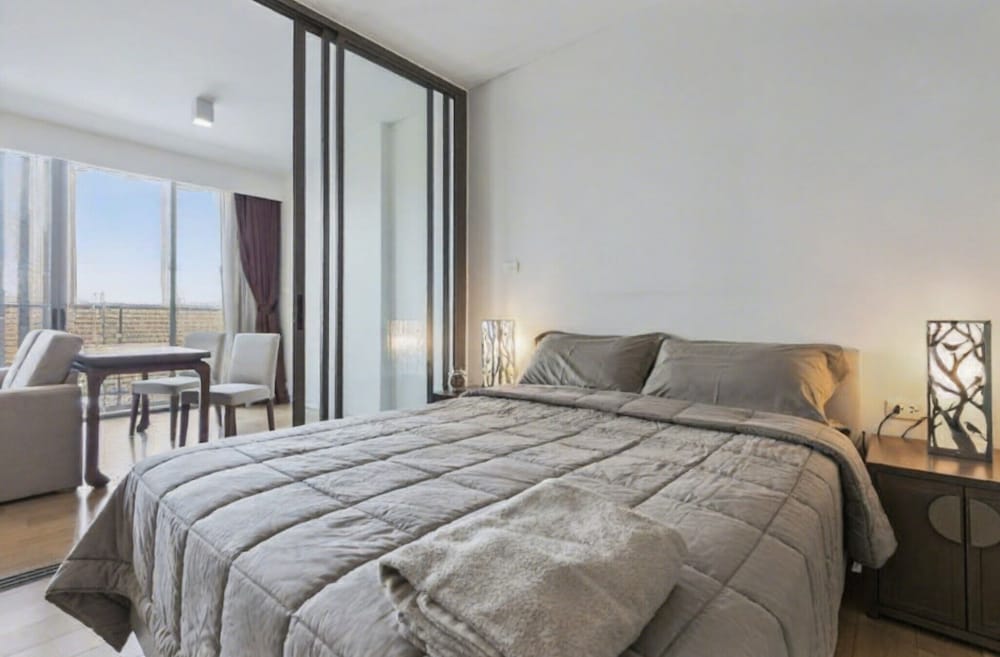 S39 1 Bedroom Downtown Apt with Balcony and Pool — 4-Star Luxury Hotel in Bang Kapi, Thailand