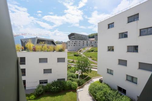 Le Bleu Du Lac 3 Actoiles Secteur recherchAc Calme & familiale A 300m du lac & de la vieille ville Garage privAc — 4-Star Luxury Hotel in Annecy, France