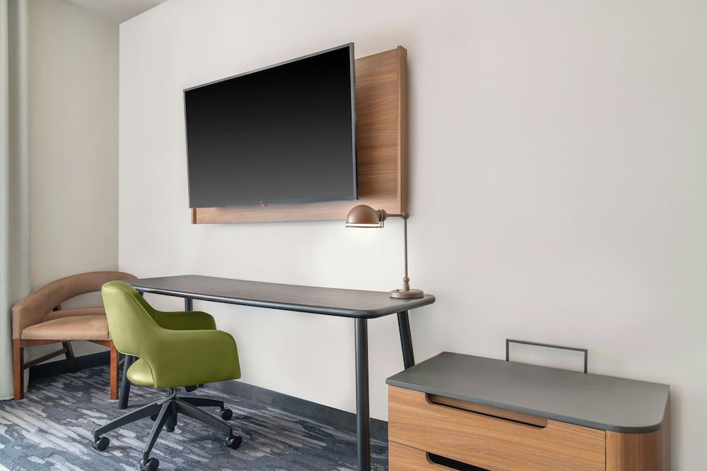 Fairfield by Marriott Inn & Suites Kansas City at The Legends - photo 8