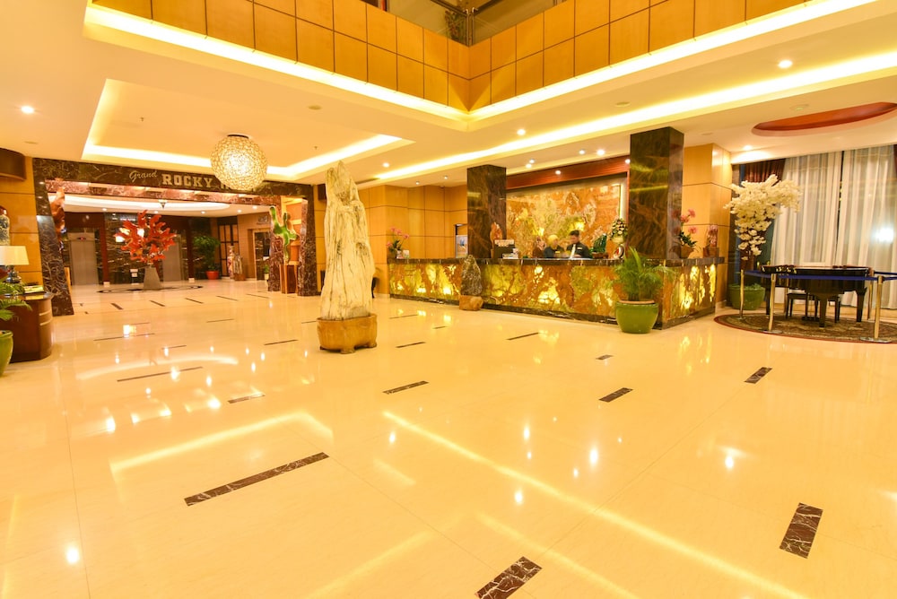 Grand Rocky Hotel — Bukittinggi — photo 3