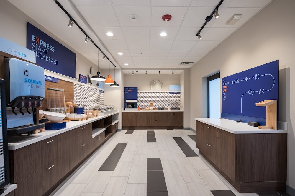 Holiday Inn Express & Suites Chicago Hoffman Estates by IHG - photo 26