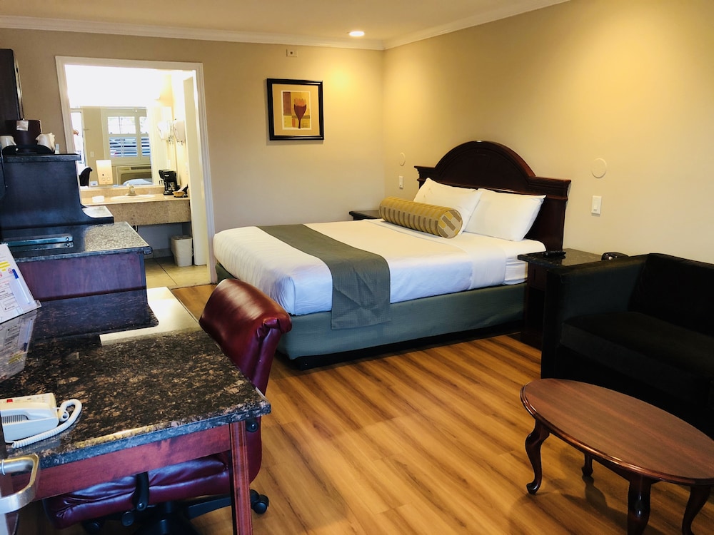 Dynasty Suites Hotel Riverside - photo 8