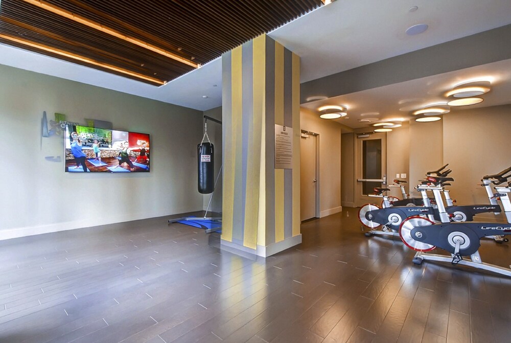Global Luxury Suites at Newport - photo 56