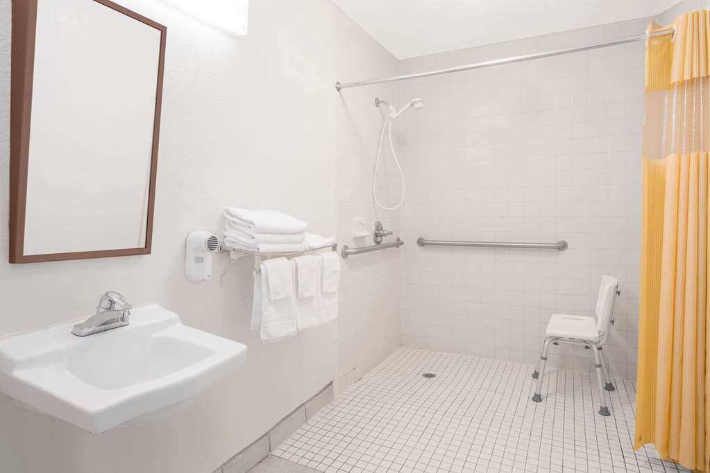 Red dot inn Milledgeville - photo 13