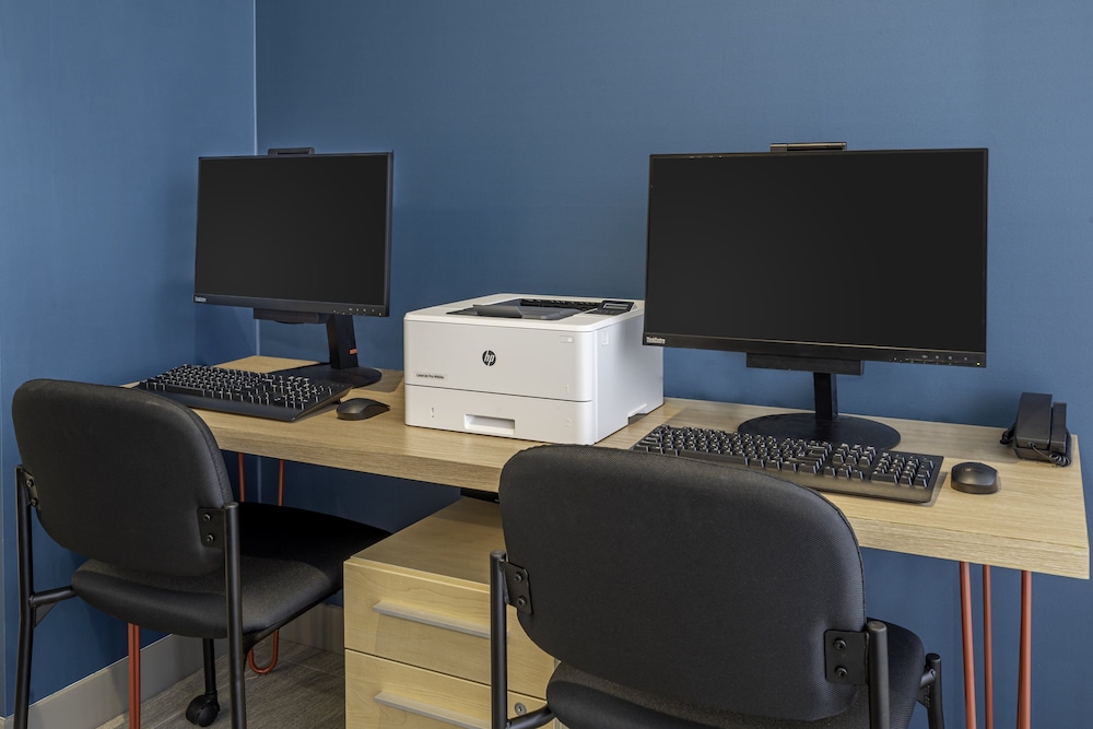 avid hotel Milwaukee West Waukesha by IHG - photo 32