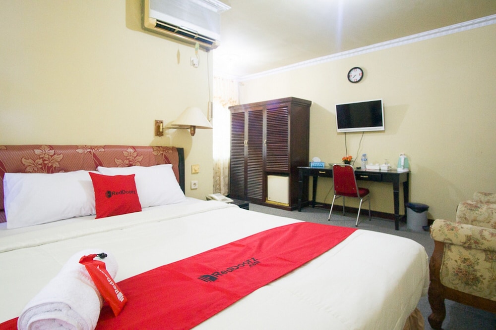 Reddoorz Plus Near Pelabuhan Bitung — Bitung