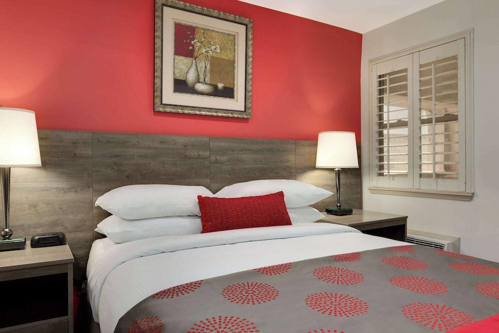 Ramada By Wyndham Oakland Downtown City Center - photo 18