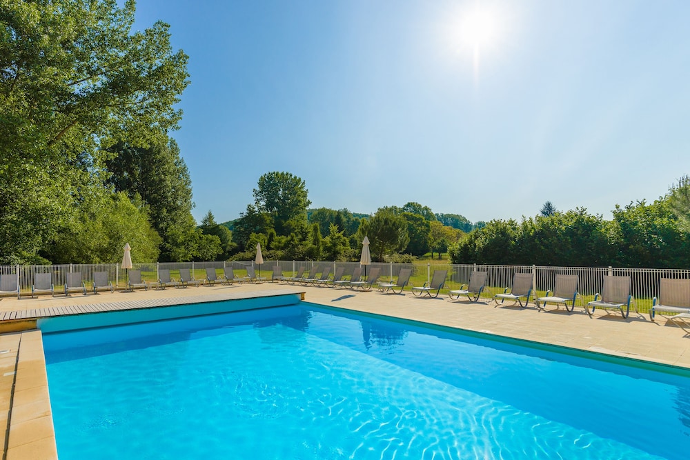Résidence Lagrange Vacances Les Bastides de Lascaux — 4-Star Luxury Hotel in Montignac, France