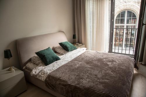 Dream Stay Executive Apartment with Balcony