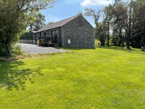 Lake District cottage in 1 acre gardens off M6 — 5-Star Luxury Hotel in Penrith, United Kingdom