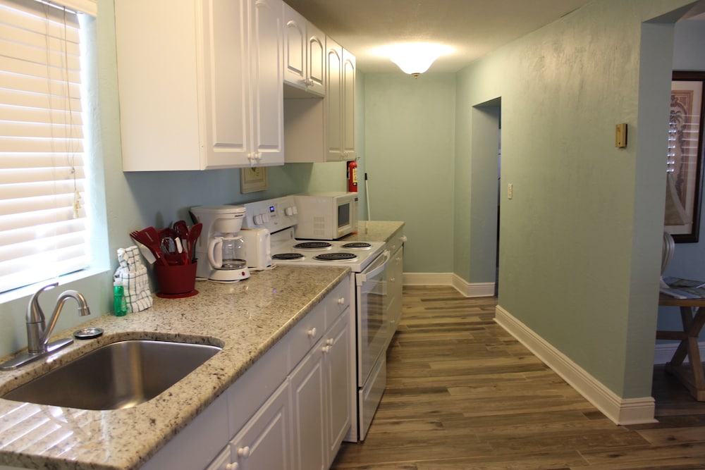 Shoreline Suites & Cabana Cottages - photo 75