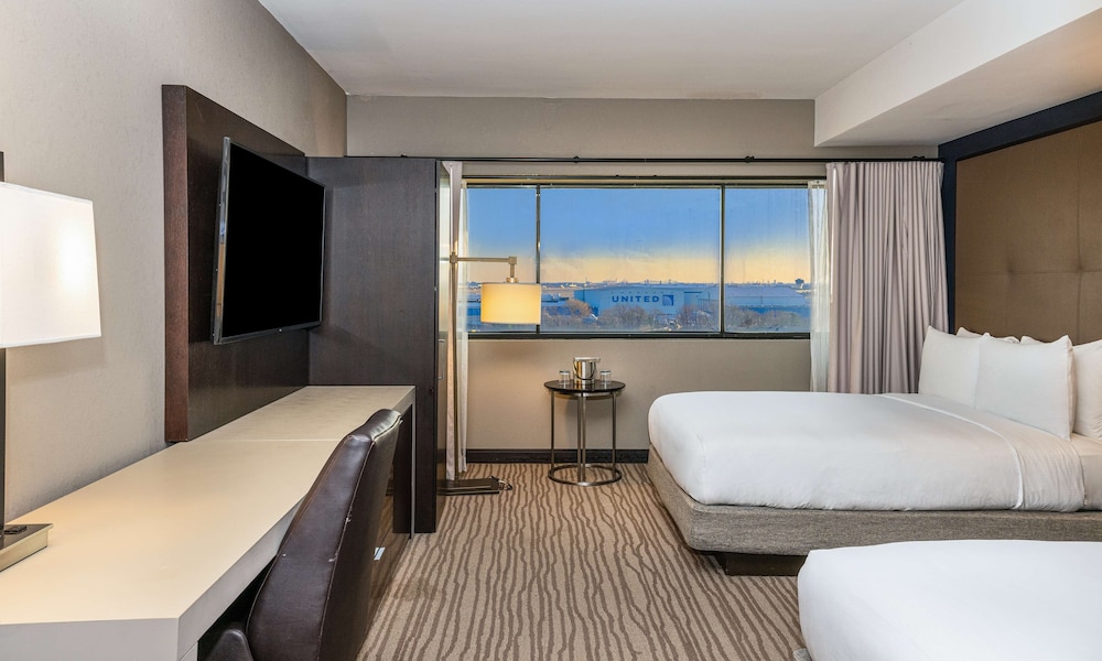 DoubleTree by Hilton Hotel Newark Airport - photo 21