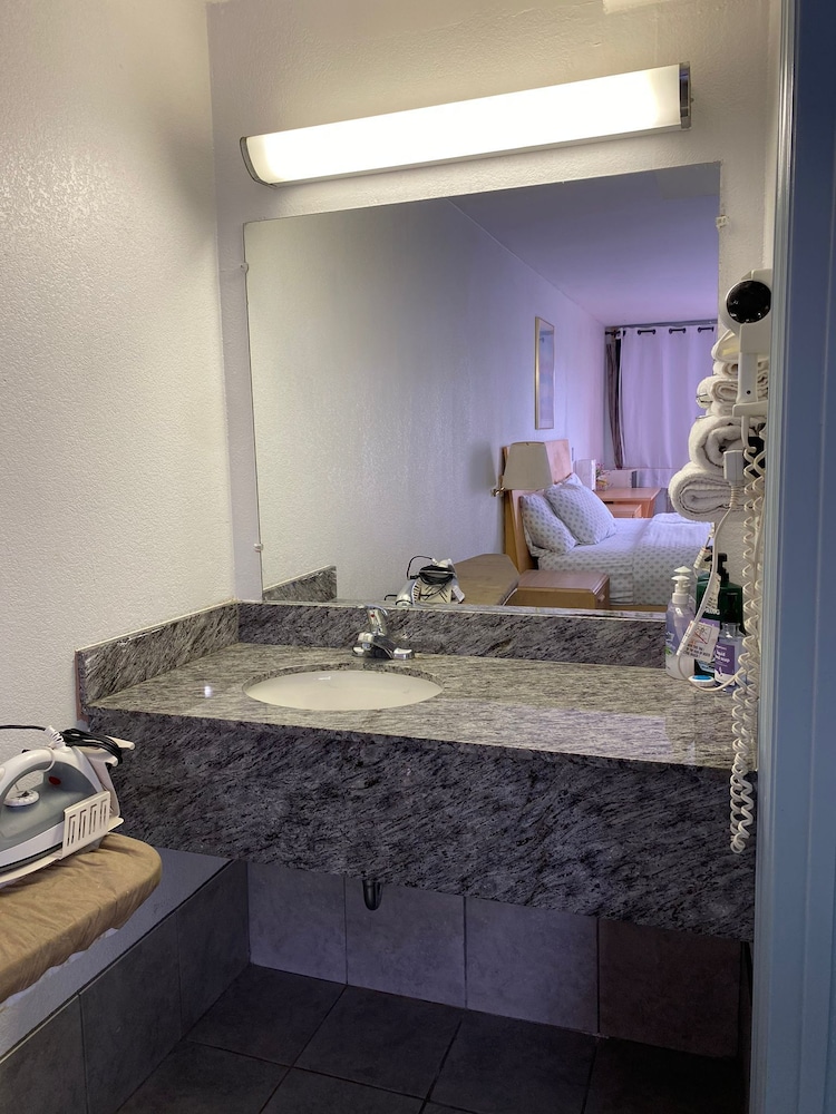 Tides Motor Inn at Stehli Beach - photo 15