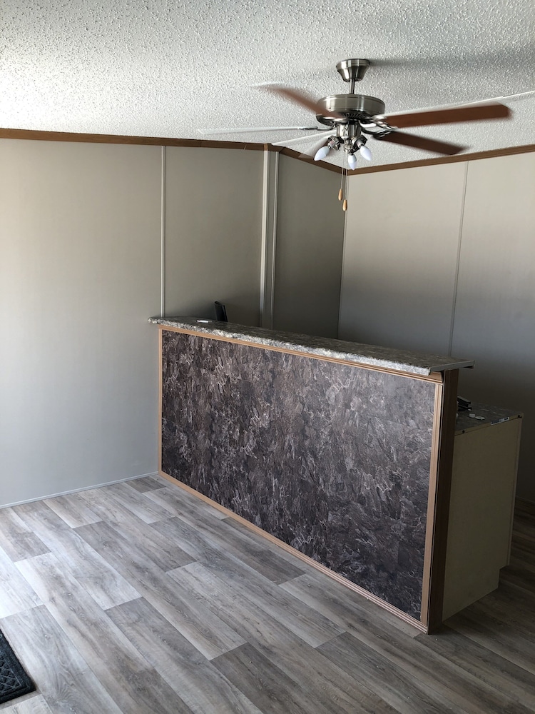 Monahans Country Inn - photo 17