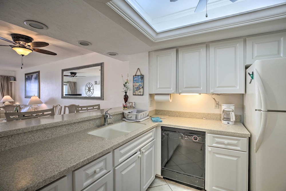 Luxe Beachfront Family Condo w Resort Amenities - photo 9