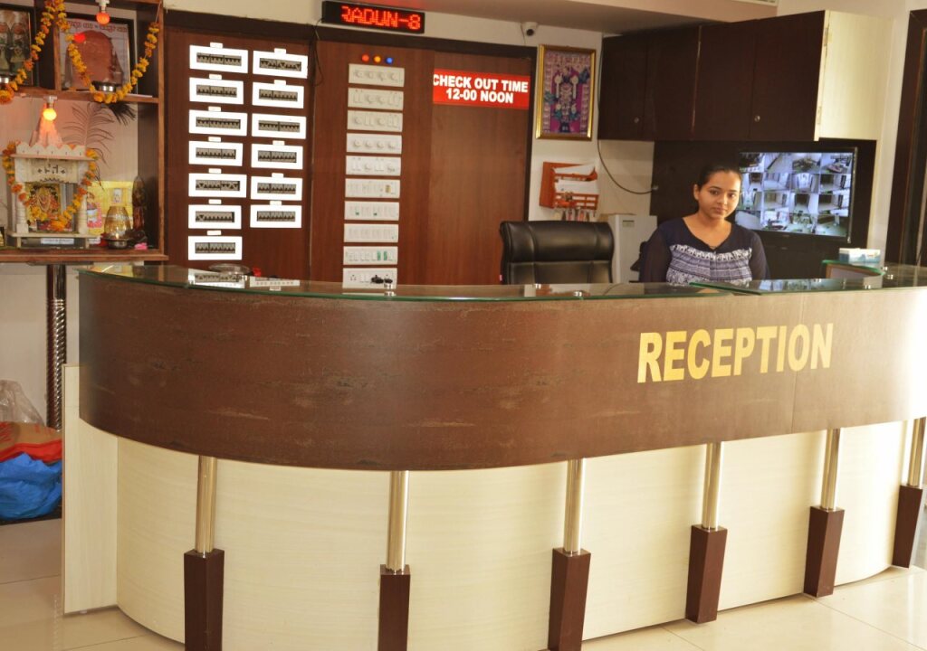 Hotel Crown Plaza — hotel in Khambhaliya