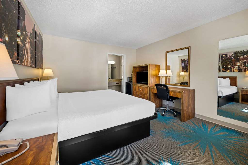 Days Inn by Wyndham Dubuque - photo 20