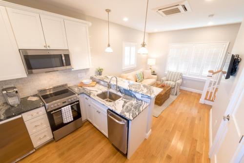 The East Island Reserve Hotel - photo 29