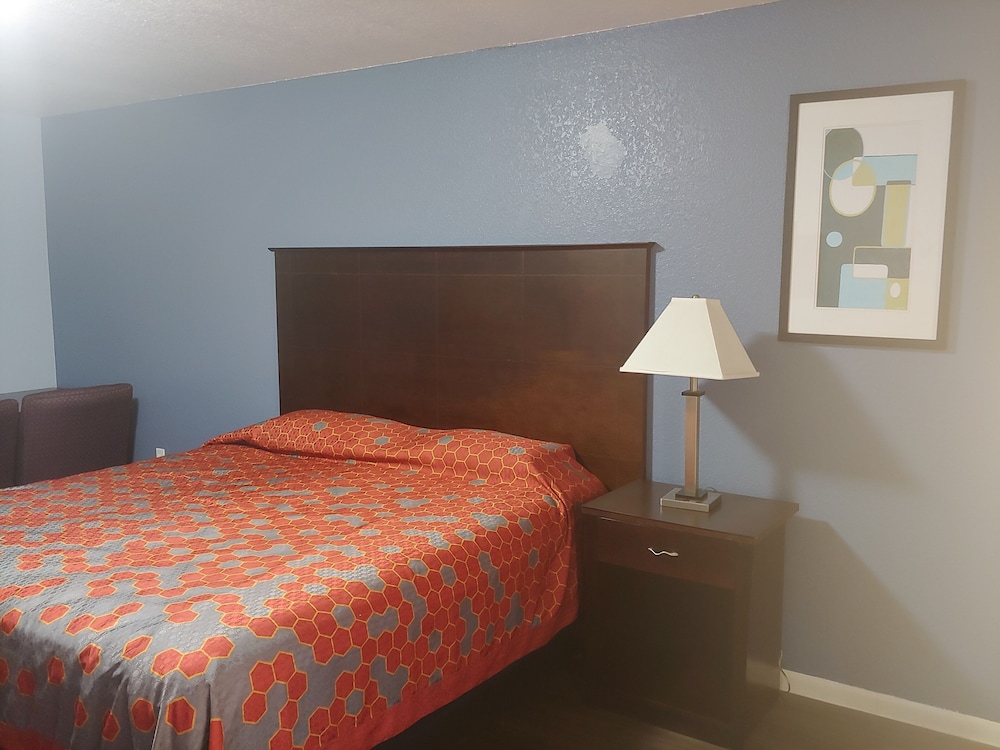 Brooks City Executive Inn - photo 9