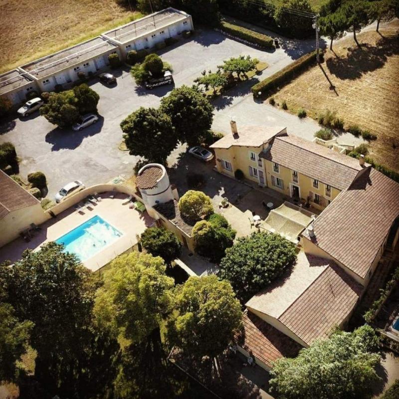 Hotel Le Mas Des Quintrands — Manosque
