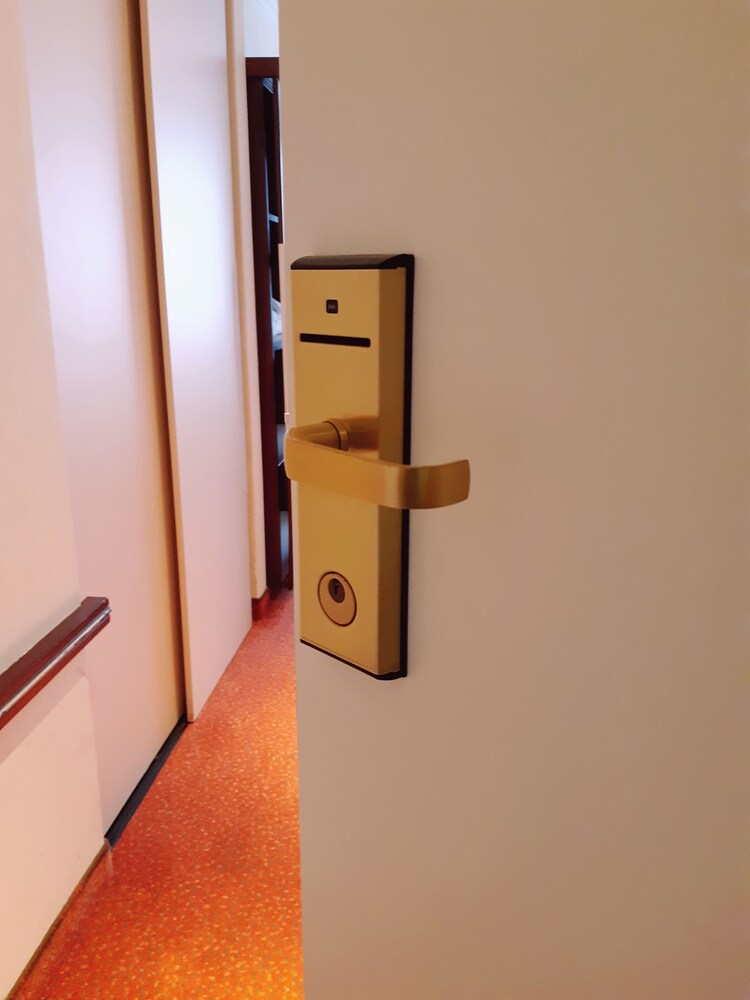Nescio Hotel Groningen — Haren — photo 4