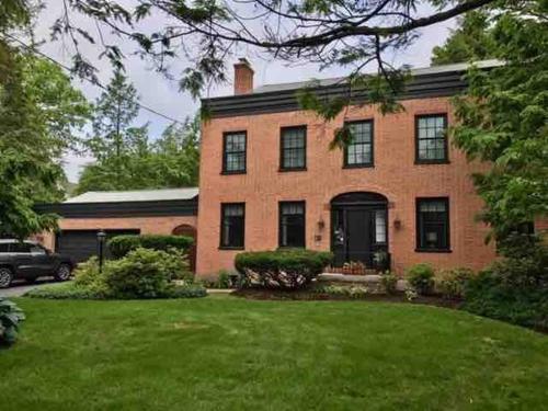 The Historic Jesse Buel Farmhouse w Heated Pool