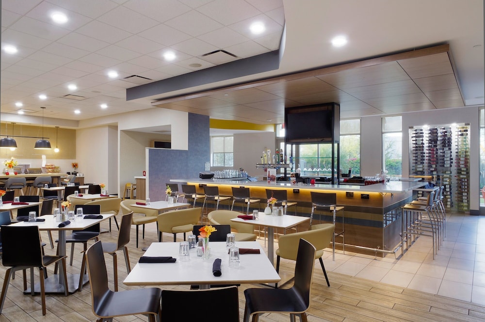 Holiday Inn Hotel & Suites Phoenix Airport By Ihg - photo 36