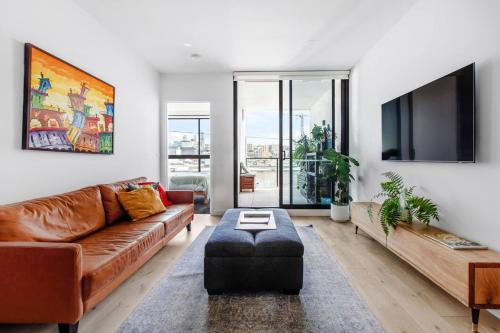 'Collingwood Zest' Experience the Spirit of Smith St — 4-Star Luxury Hotel in Melbourne, Australia