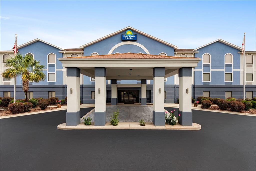 Days Inn & Suites by Wyndham Prattville Montgomery - photo 3