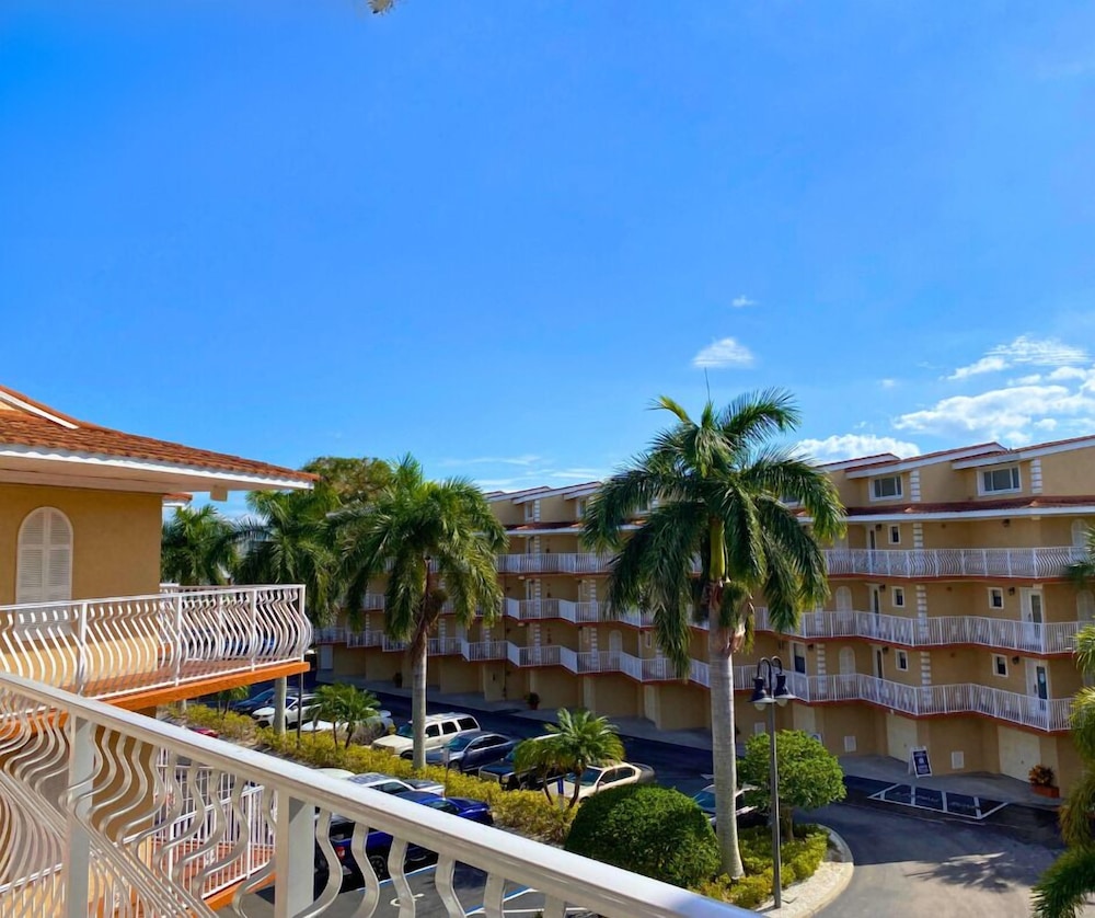 Beso Del Sol Resort in Dunedin, United States