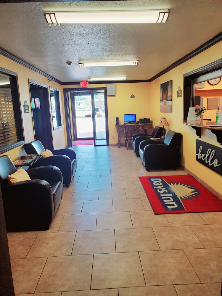 Days Inn by Wyndham Sheridan - photo 2