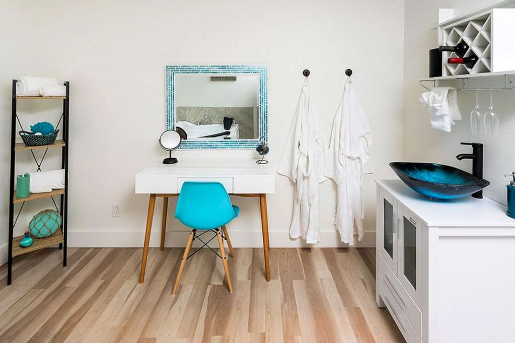 Clarion Inn Surfrider Resort - photo 20