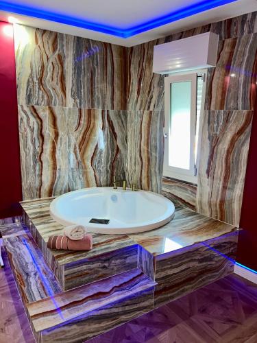 Red Passion Suite Montecatini in Montecatini-Terme, Italy