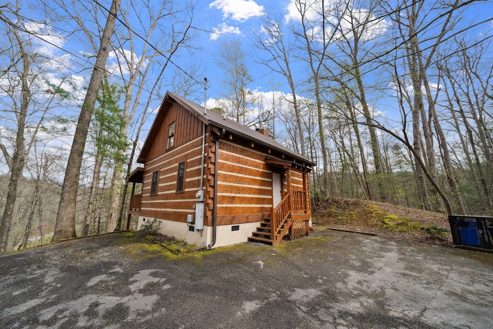 An Affair To Remember 1 Bedroom Cabin by Heavenly Views Resort - featured photo