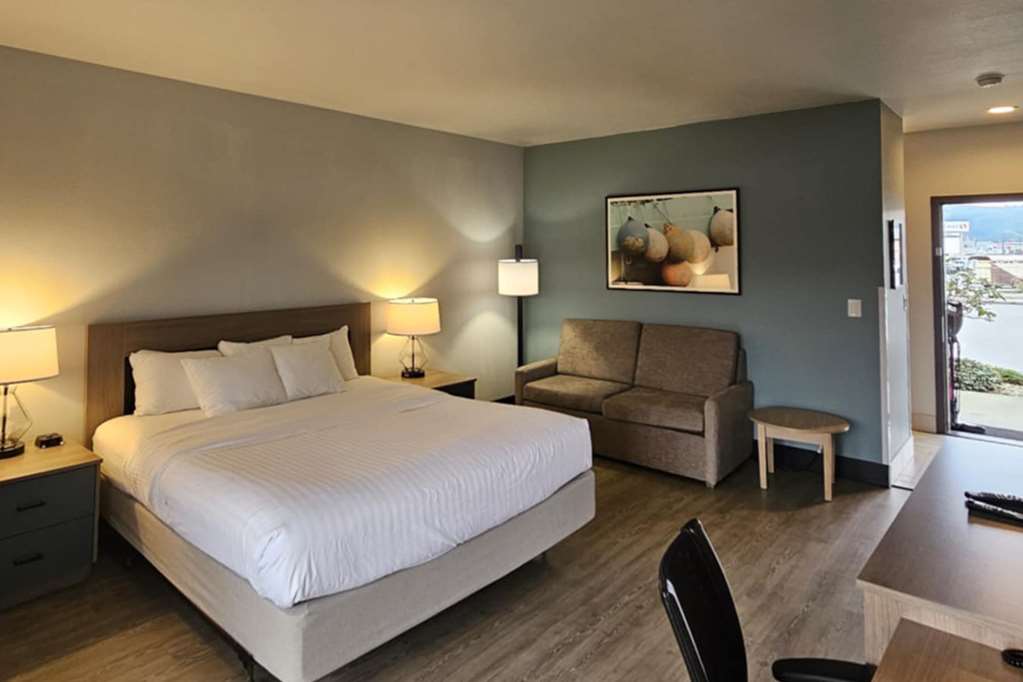 Edgewater Inn and Suites an Ascend Collection Hotel - photo 37