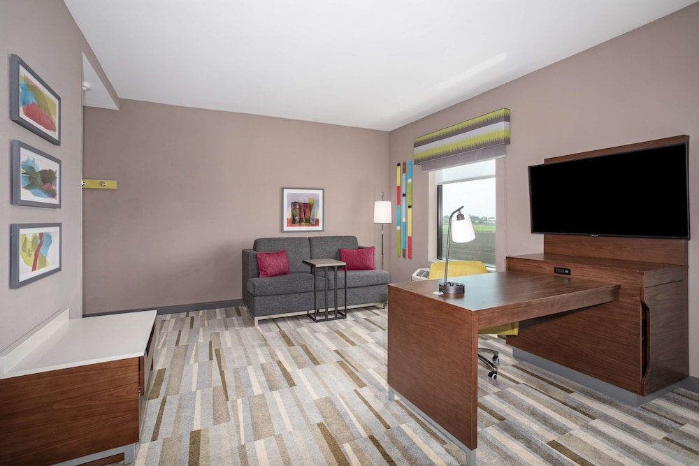 Hampton Inn & Suites Watsonville - photo 7